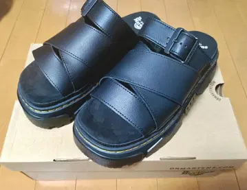 Dr. Martens 블랙 크로스 스트랩 샌들 박스 포함