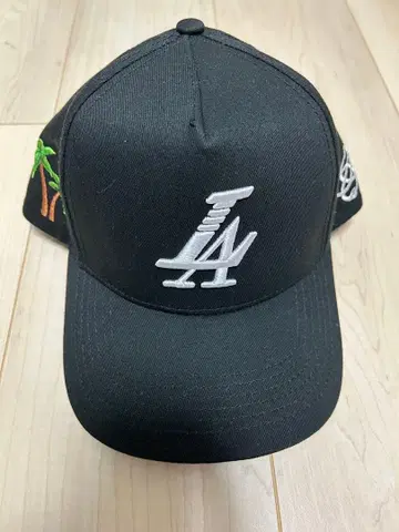 REFERENCE PARADISE LA SNAPBACK CAP