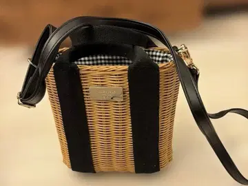 kate spade NEW YORK 바스켓백 체크 무늬 내부