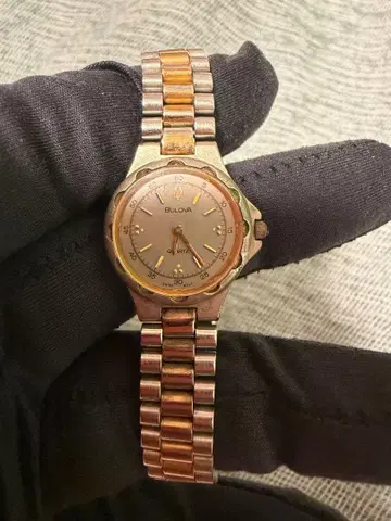 Bulova 쿼츠 손목시계 실버/골드 여성용