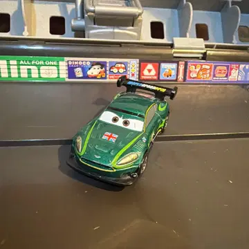 카즈 토미카 나이젤 기어 쓰리