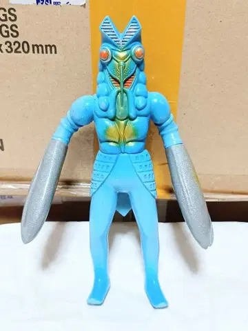 쇼와 레트로 발탄 성인 16cm 울트라맨 소프트 비닐 피규어 절판