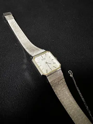 SEIKO 팔각형 실버 손목시계