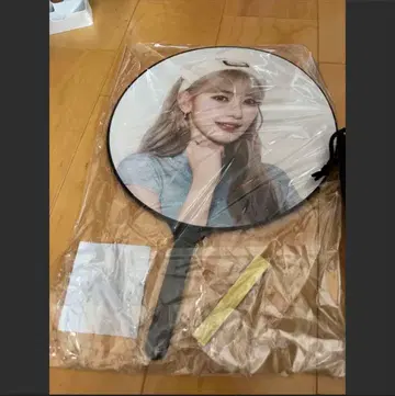 르세라핌 사쿠라 부채