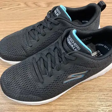 SKECHERS GOwalk 블랙 스니커즈