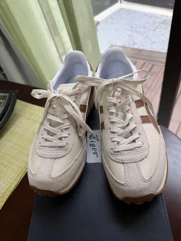 컨디션 최상 오니츠카타이거 EDR78 인기 색상 브라운 계열