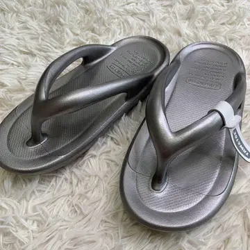 컨디션 최상 TAW&TOE ZEROVITY FLIP FLOP 실버 XS