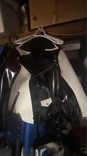 투톤 컬러 에나멜 자켓 (라이더스)