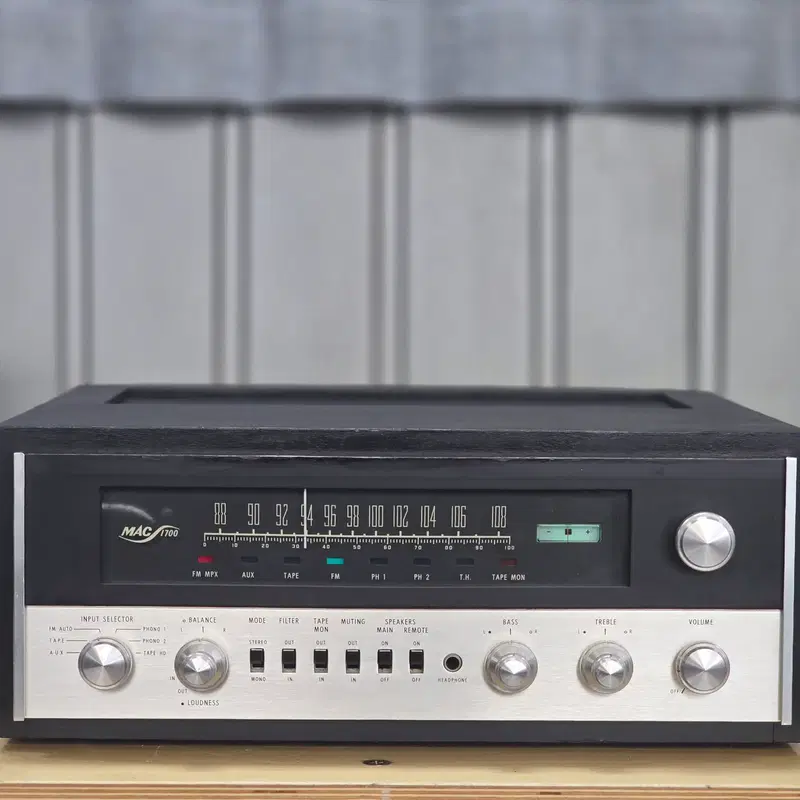 매킨토시 MAC1700 리시버 앰프