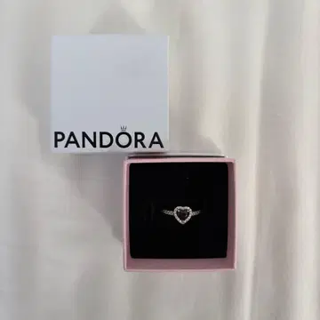 PANDORA Elevated Heart Ring