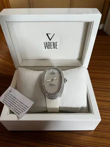 VABENE 다이아몬드풍 타원형 손목시계