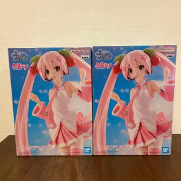 BANDAI 하츠네 미쿠 피규어 2개 세트