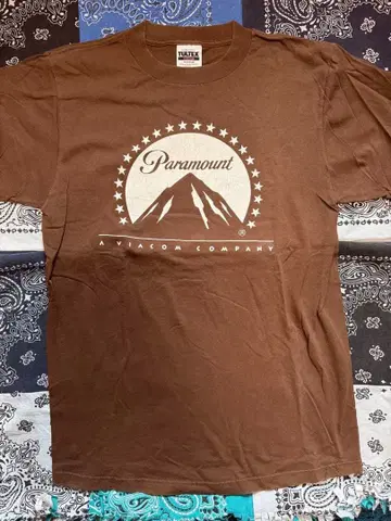 [90년대 구제 의류] Paramount 로고 T셔츠 M 사이즈 브라운