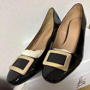 마미안 청키힐 버클 에나멜 블랙 펌프스