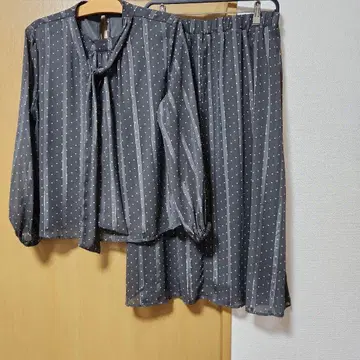 그레이 스트라이프 도트 셋업 XL 사이즈