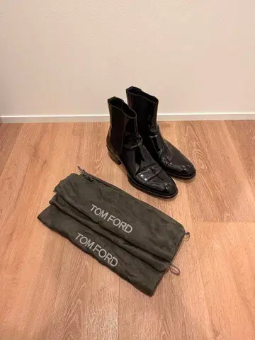 톰 포드 에나멜 턱시도 부츠 수납 봉투 포함