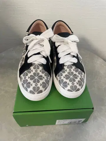 *kate spade *미사용 새상품, 꽃무늬 스니커즈 화이트/블랙