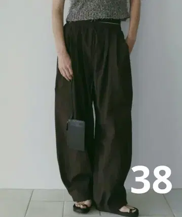 새상품 완판 anuke 볼륨턱 코쿤 팬츠 브라운 38