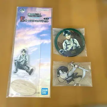 진격의 거인 제일복권 아크릴 스탠드 참 캔뱃지 리바이