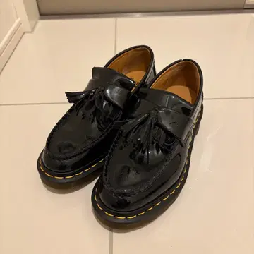 Dr. Martens 태슬 로퍼 ADRIAN 에나멜