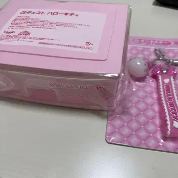 산리오 제일복권 헬로키티 가슴 키링