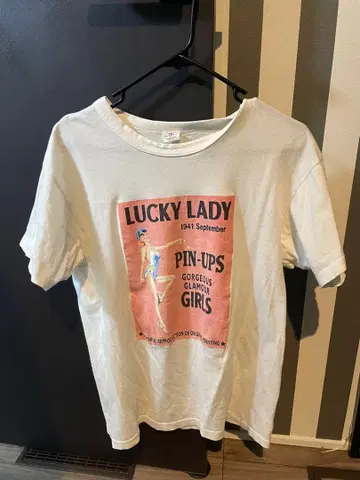 LUCKY LADY 핀업 디자인 T셔츠