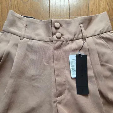 [ 미사용 새상품 ] NO ID. 하이웨스트 턱 배기 PT 베이지