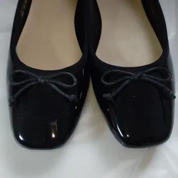 오데뜨 앤 오딜 에나멜 플랫슈즈