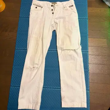 D&G 화이트 데님 슬림핏 데미지 데님