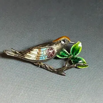 은선 세공 에나멜 브로치