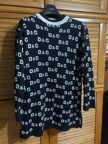 D&G 블랙 스웨터 가슴둘레 51. 소매 54. 어깨부터 밑단까지 73