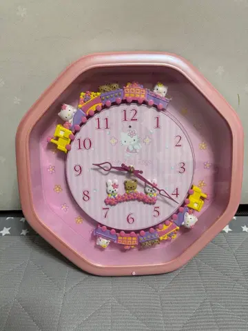 헬로키티 태엽 벽걸이 시계