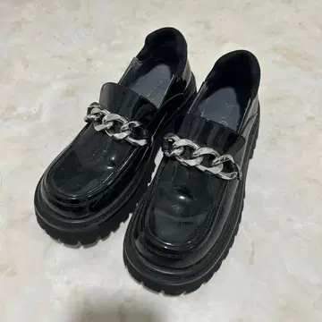 STACCATO 블랙 에나멜 로퍼