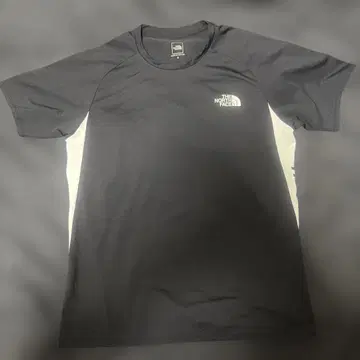 새상품급 THE NORTH FACE 티셔츠 M 블랙/화이트