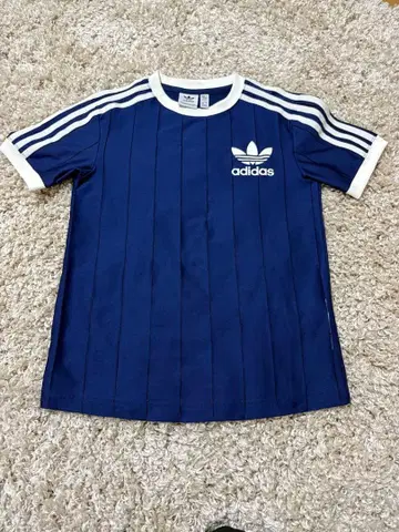 adidas 네이비 스트라이프 티셔츠