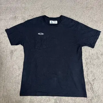 CHALLENGER LOGO PKT TEE 챌린저 티셔츠