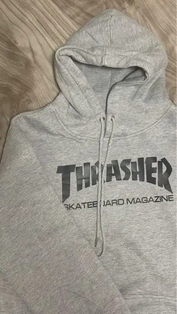 THRASHER 그레이 후드 부착 후드티