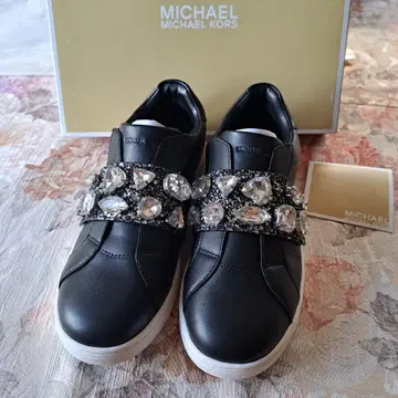 미사용 새상품 MICHAEL KORS 비쥬 장식 스니커즈 22.5cm