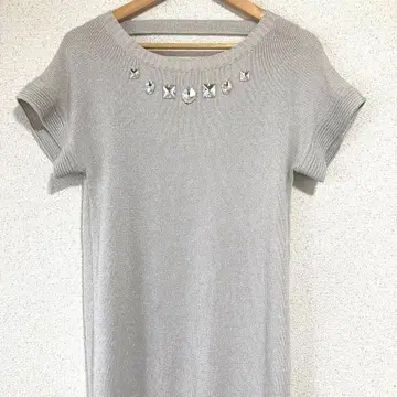 레스 빠세 비쥬 포함 라메 니트 반팔 스웨터 그레이 스트랩 실버