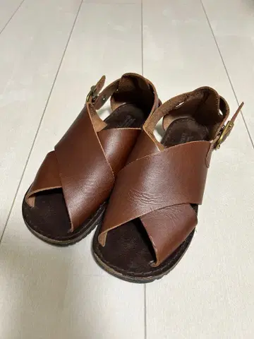 새상품급 CLEDRAN 클레드란 천연 가죽 크로스 스트랩 샌들