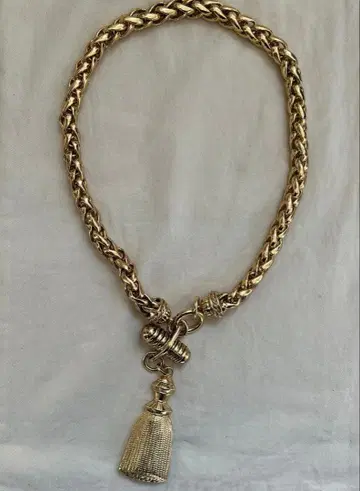모스키노 골드톤 뜨개질 태슬 스테이트먼트 목걸이