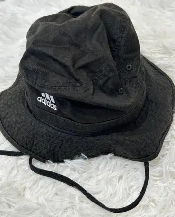 아디다스 버킷햇 블랙 58cm 턱끈 자수 로고 면 모자 사파리