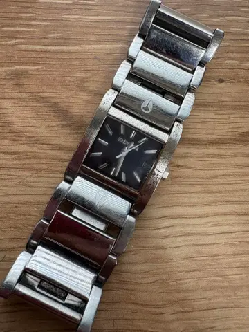 NIXON 메탈 팔찌 시계 블랙 다이얼