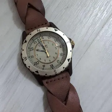 TIMEX Safari 타이맥스 사파리 복각판 손목시계 tw2p88300