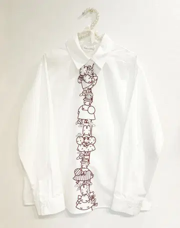 산리오 마론크림 긴팔 자수 블라우스 M 사이즈