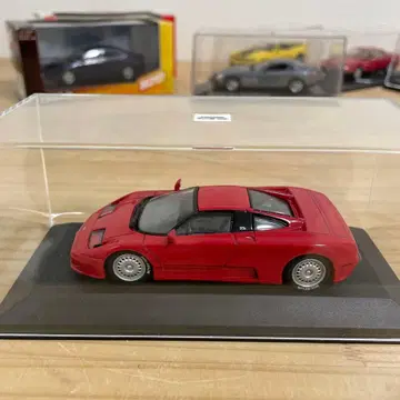 미니 챔피언스 1/43 스케일 부가티 EB110