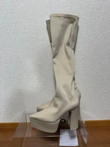 [GW 한정 가격] yello 베이지 슬림핏 롱 부츠 하이힐