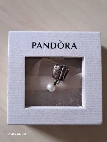 Pandora 펄&스톤 장식 플라워 참
