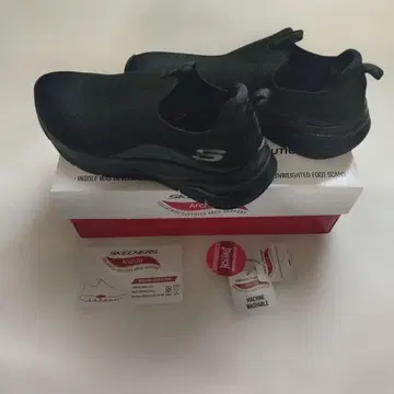 OFFSKECHERS 아치 핏 블랙 스니커즈