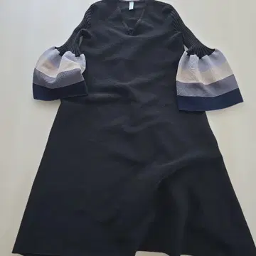 CFCL POTTERY KAFTAN 스트라이프 긴팔 V넥 원피스 블랙